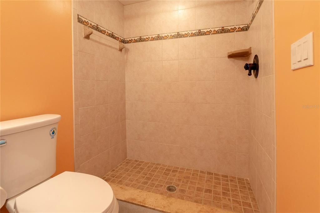 En Venta: $1,200,000 (4 camas, 4 baños, 2323 Pies cuadrados)