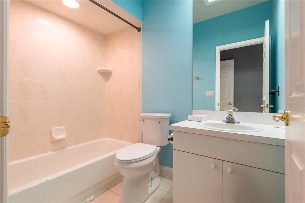 En Venta: $1,200,000 (4 camas, 4 baños, 2323 Pies cuadrados)