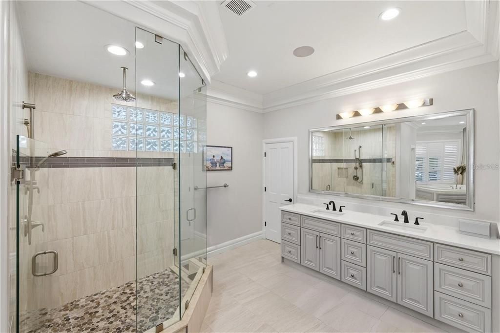 For Sale: $8,190,000 (5 beds, 4 baths, 5095 Square Feet)