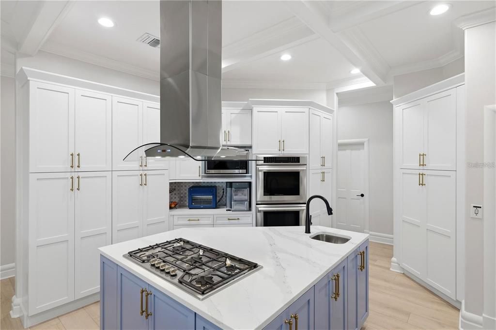 For Sale: $8,190,000 (5 beds, 4 baths, 5095 Square Feet)