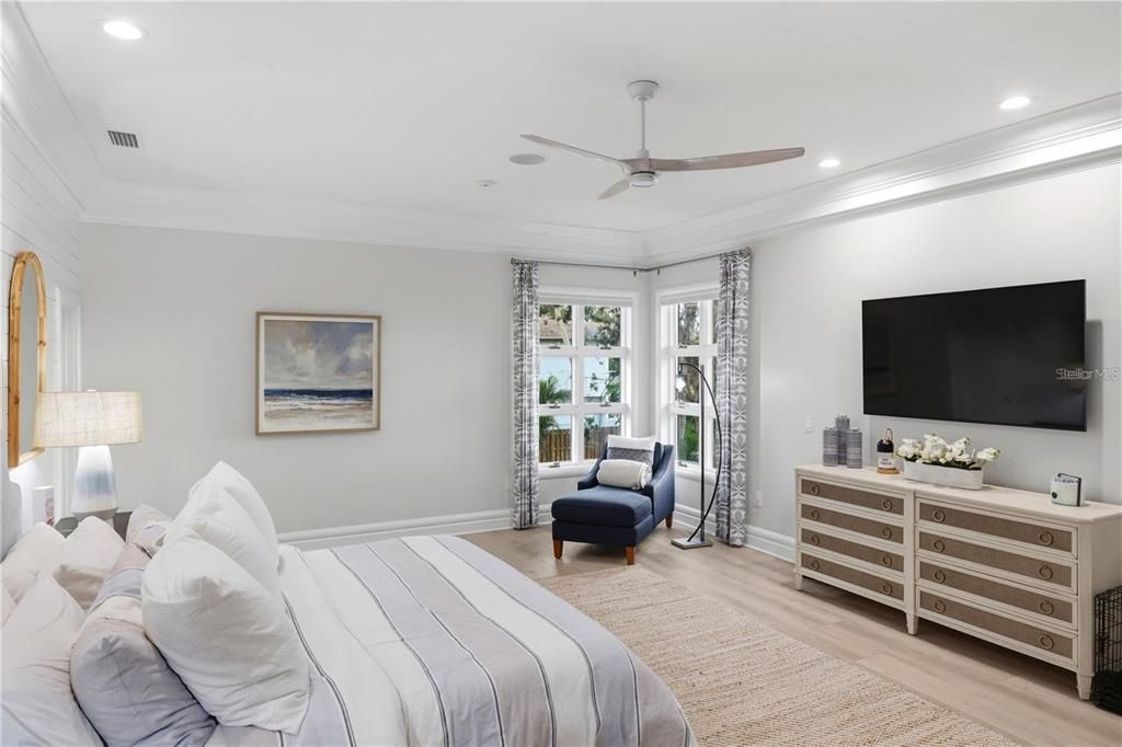For Sale: $8,190,000 (5 beds, 4 baths, 5095 Square Feet)
