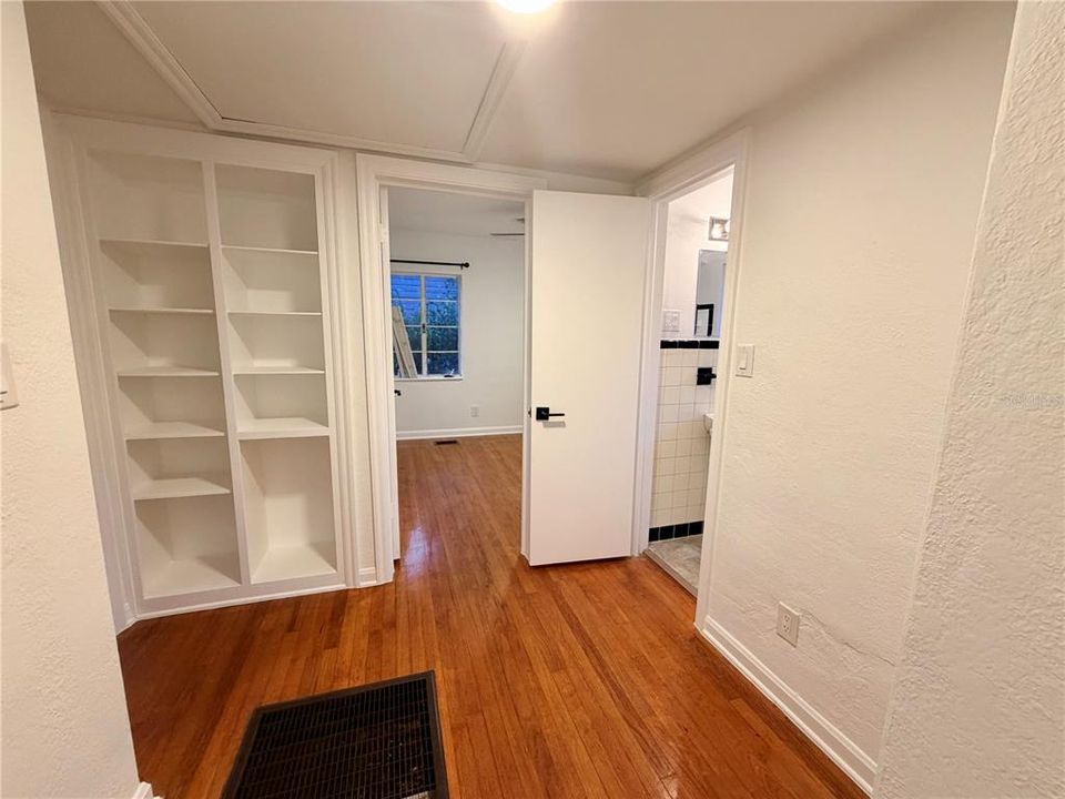 В аренду: $1,800 (2 спален, 1 ванн, 925 Квадратных фут)