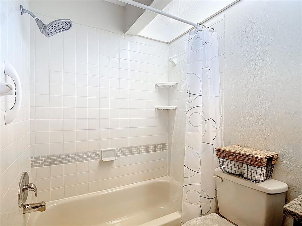 На продажу: $192,000 (2 спален, 2 ванн, 1223 Квадратных фут)