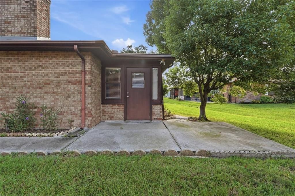 For Sale: $275,000 (2 beds, 2 baths, 1687 Square Feet)