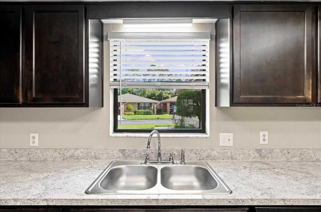 For Sale: $275,000 (2 beds, 2 baths, 1687 Square Feet)