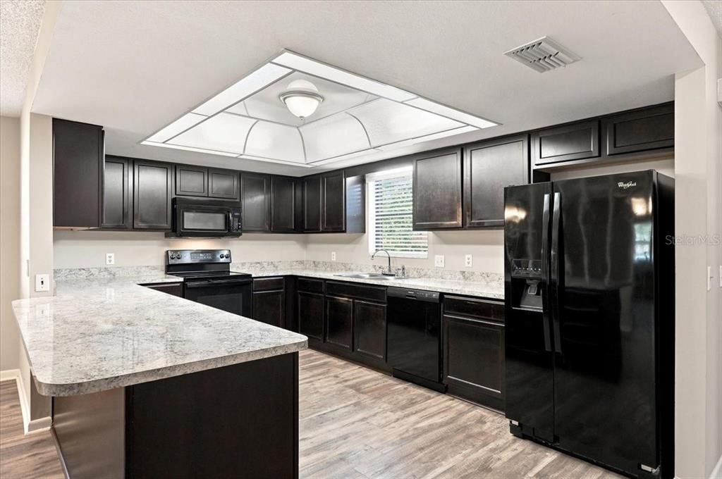 For Sale: $275,000 (2 beds, 2 baths, 1687 Square Feet)
