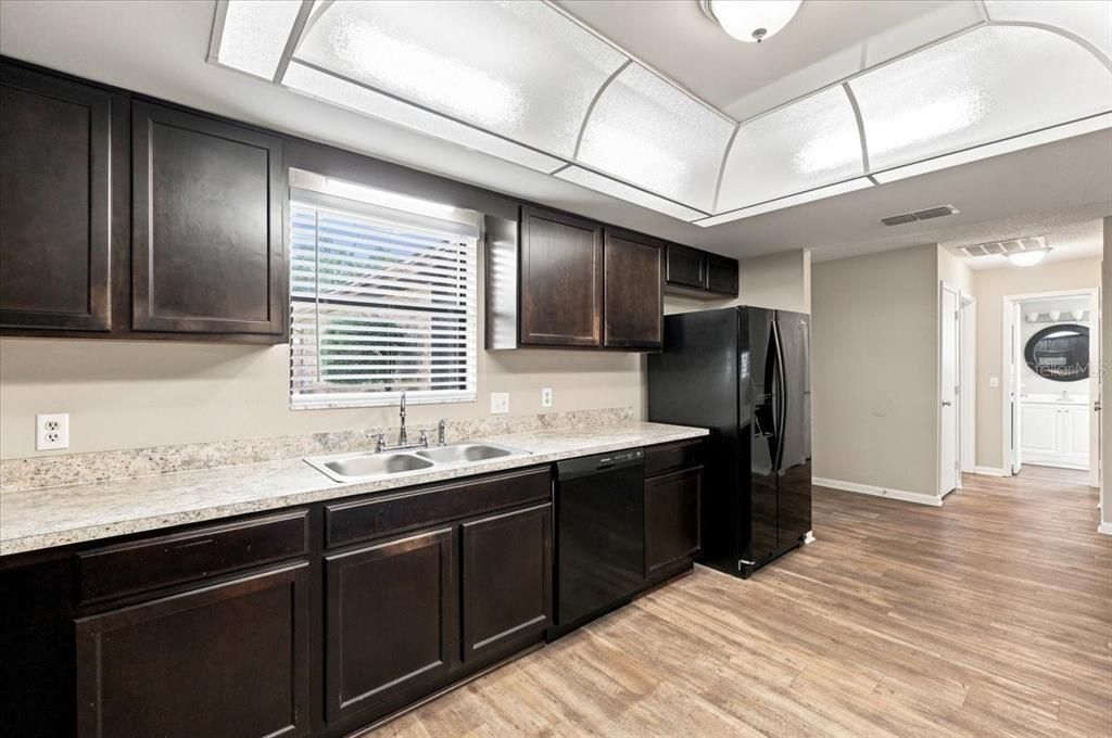 For Sale: $275,000 (2 beds, 2 baths, 1687 Square Feet)
