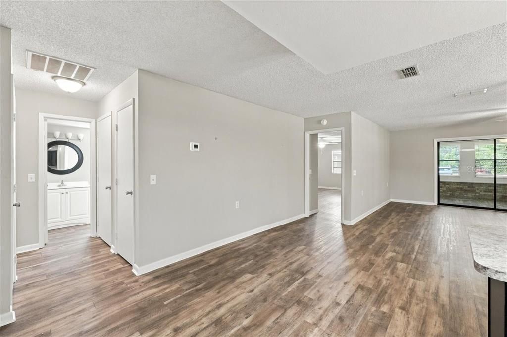 For Sale: $275,000 (2 beds, 2 baths, 1687 Square Feet)