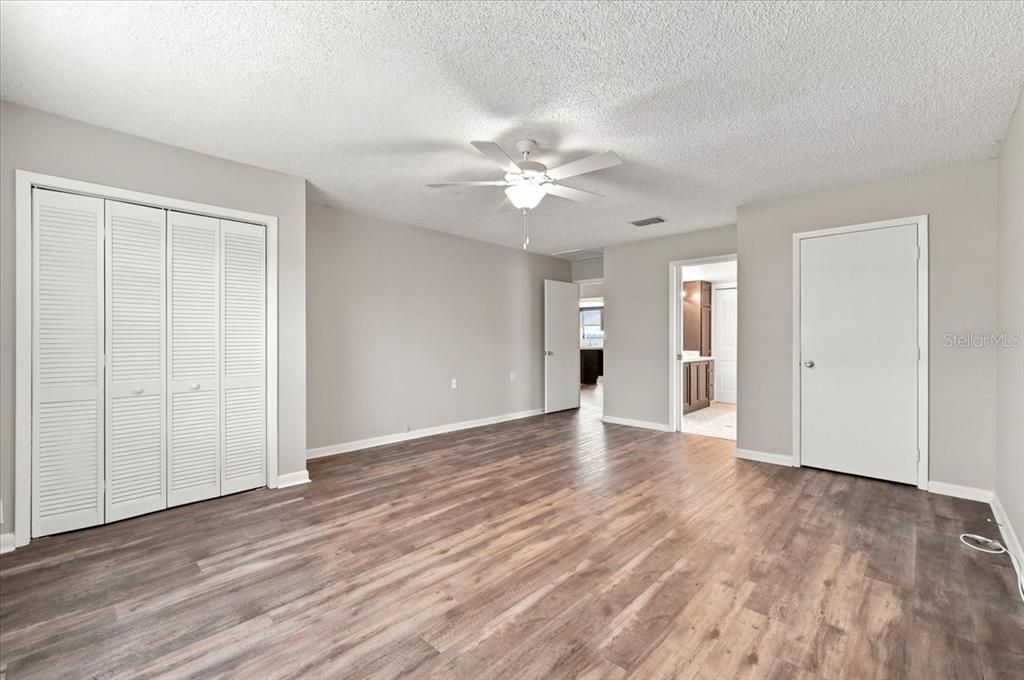For Sale: $275,000 (2 beds, 2 baths, 1687 Square Feet)