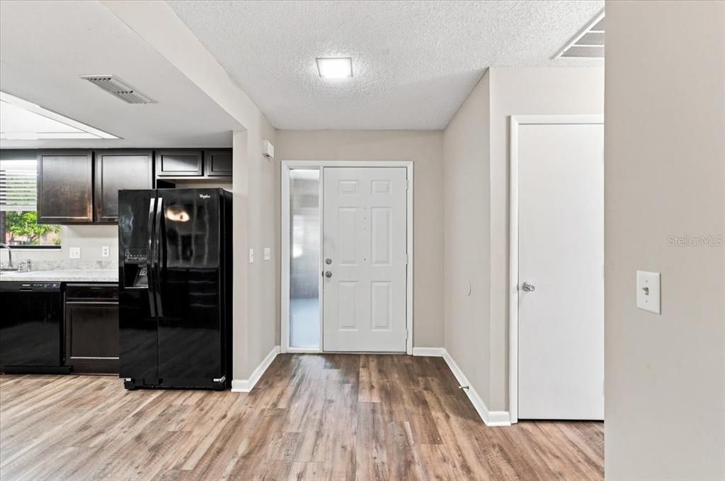 For Sale: $275,000 (2 beds, 2 baths, 1687 Square Feet)