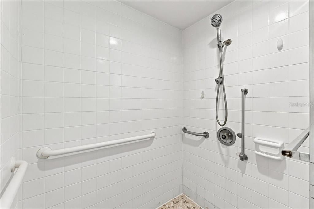 For Sale: $275,000 (2 beds, 2 baths, 1687 Square Feet)