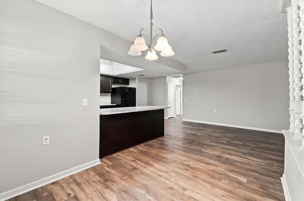 For Sale: $275,000 (2 beds, 2 baths, 1687 Square Feet)