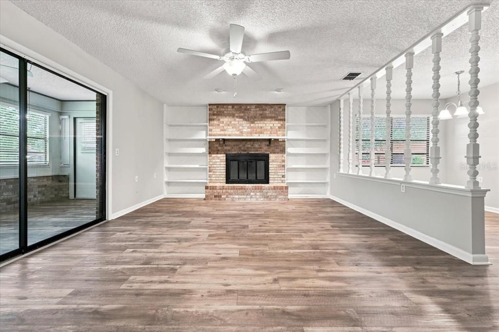 For Sale: $275,000 (2 beds, 2 baths, 1687 Square Feet)
