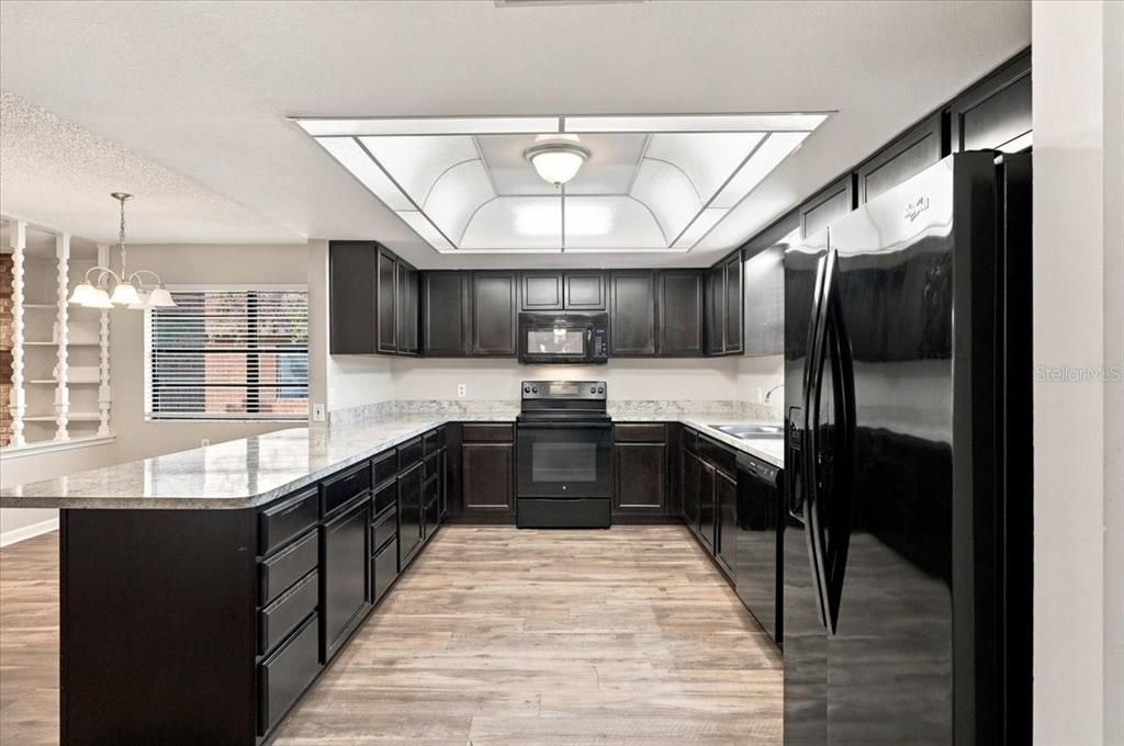 For Sale: $275,000 (2 beds, 2 baths, 1687 Square Feet)