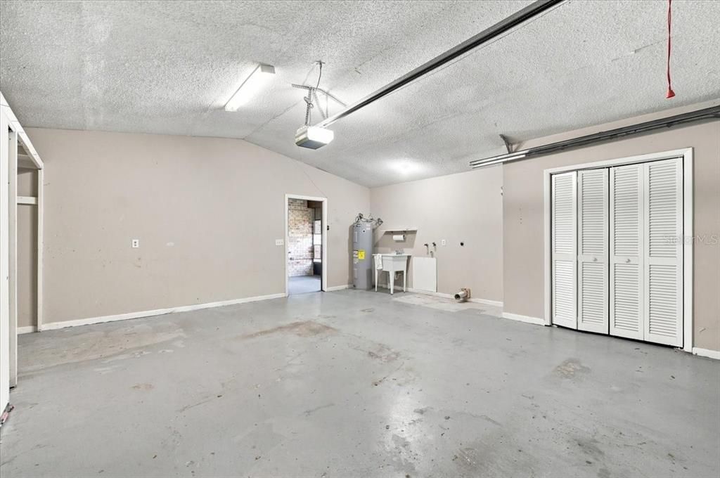 For Sale: $275,000 (2 beds, 2 baths, 1687 Square Feet)