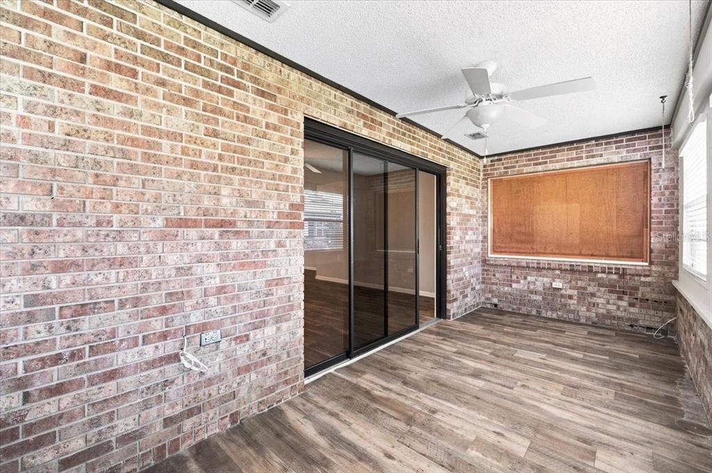 For Sale: $275,000 (2 beds, 2 baths, 1687 Square Feet)