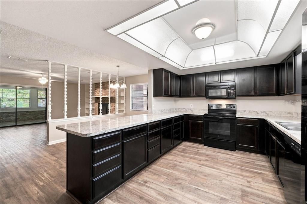 For Sale: $275,000 (2 beds, 2 baths, 1687 Square Feet)