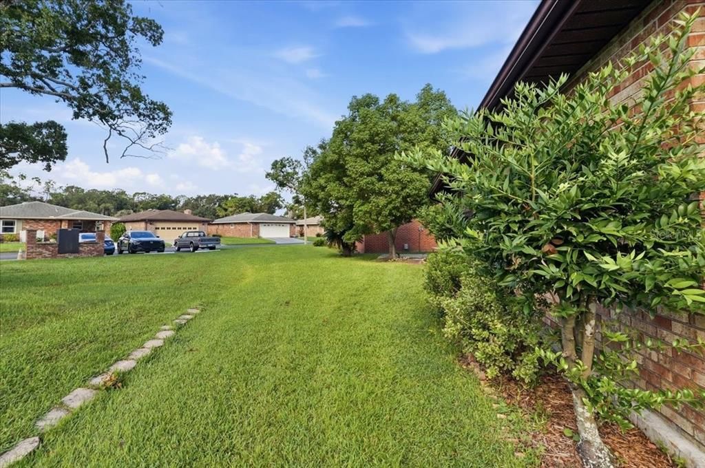 For Sale: $275,000 (2 beds, 2 baths, 1687 Square Feet)