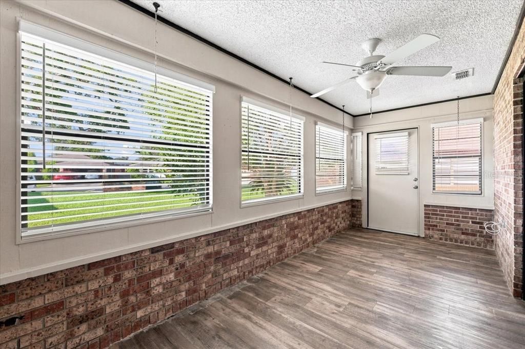 For Sale: $275,000 (2 beds, 2 baths, 1687 Square Feet)