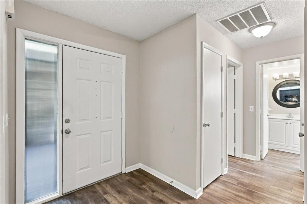 For Sale: $275,000 (2 beds, 2 baths, 1687 Square Feet)