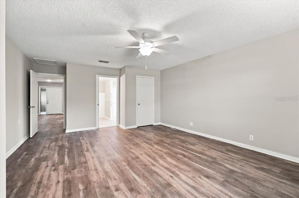 For Sale: $275,000 (2 beds, 2 baths, 1687 Square Feet)