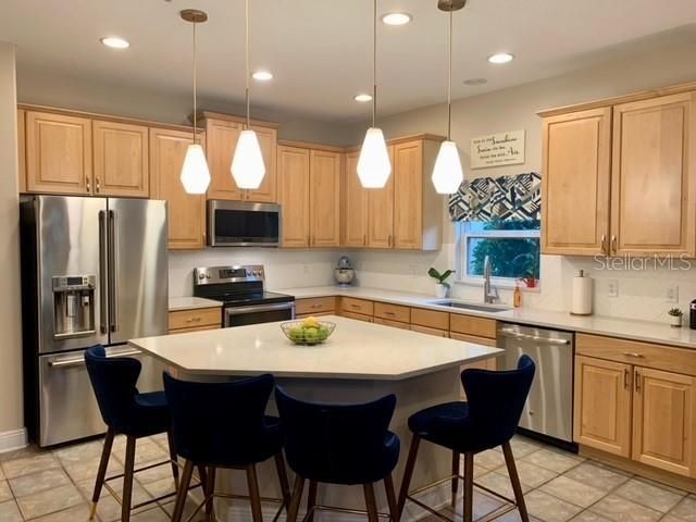 For Rent: $2,600 (3 beds, 2 baths, 1579 Square Feet)