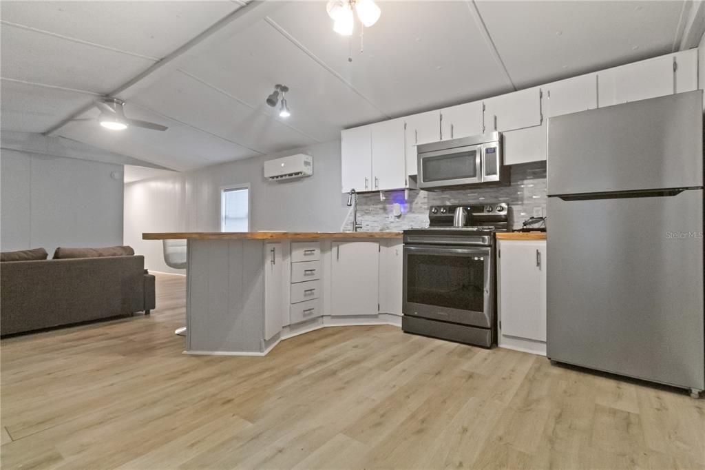 На продажу: $98,500 (2 спален, 1 ванн, 728 Квадратных фут)