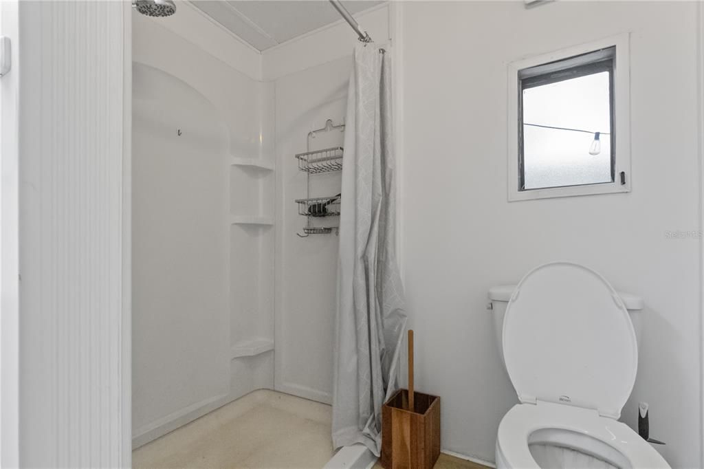 На продажу: $98,500 (2 спален, 1 ванн, 728 Квадратных фут)