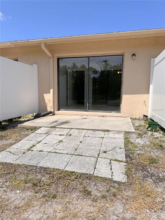 В аренду: $1,250 (2 спален, 1 ванн, 825 Квадратных фут)