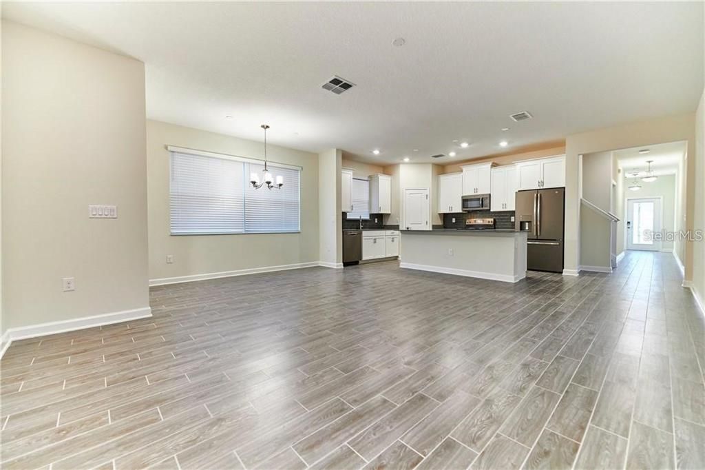 For Rent: $3,050 (4 beds, 3 baths, 2507 Square Feet)