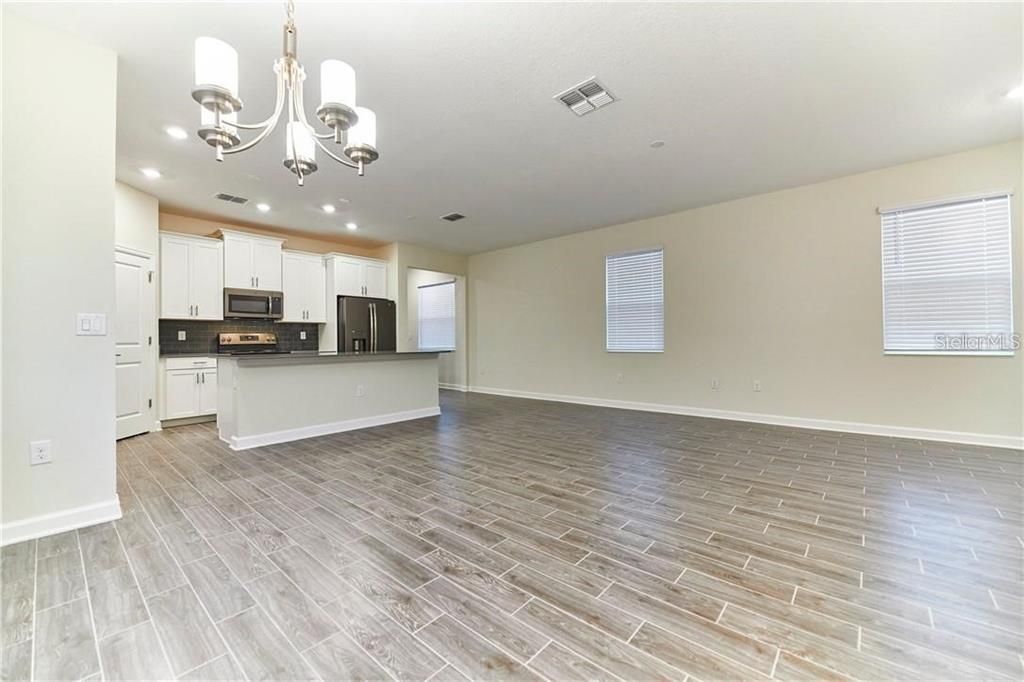 For Rent: $3,050 (4 beds, 3 baths, 2507 Square Feet)