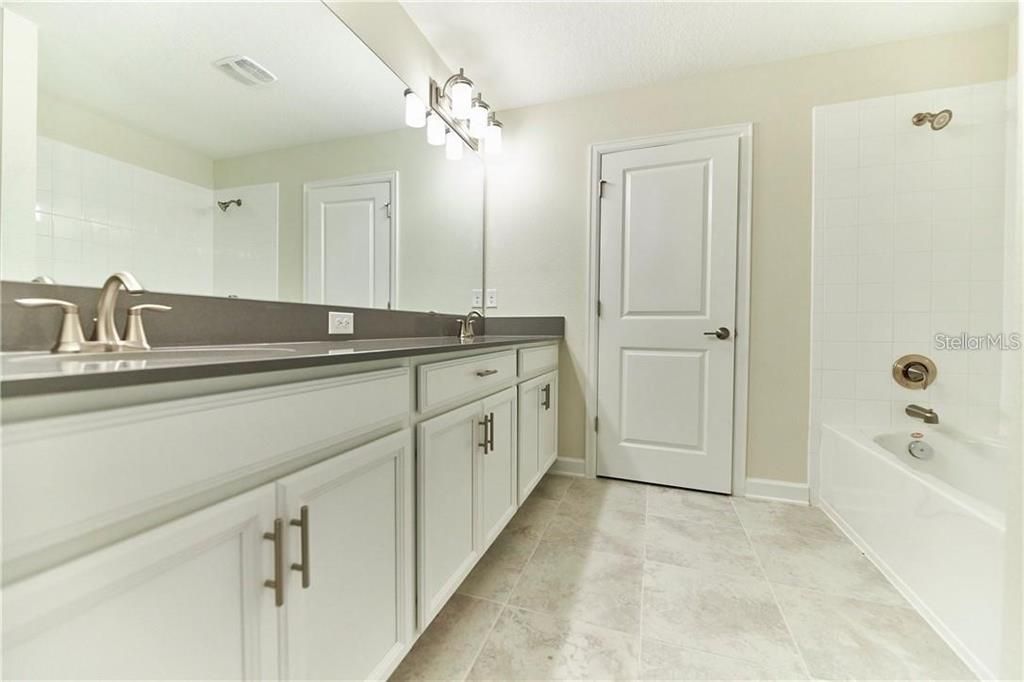 For Rent: $3,050 (4 beds, 3 baths, 2507 Square Feet)
