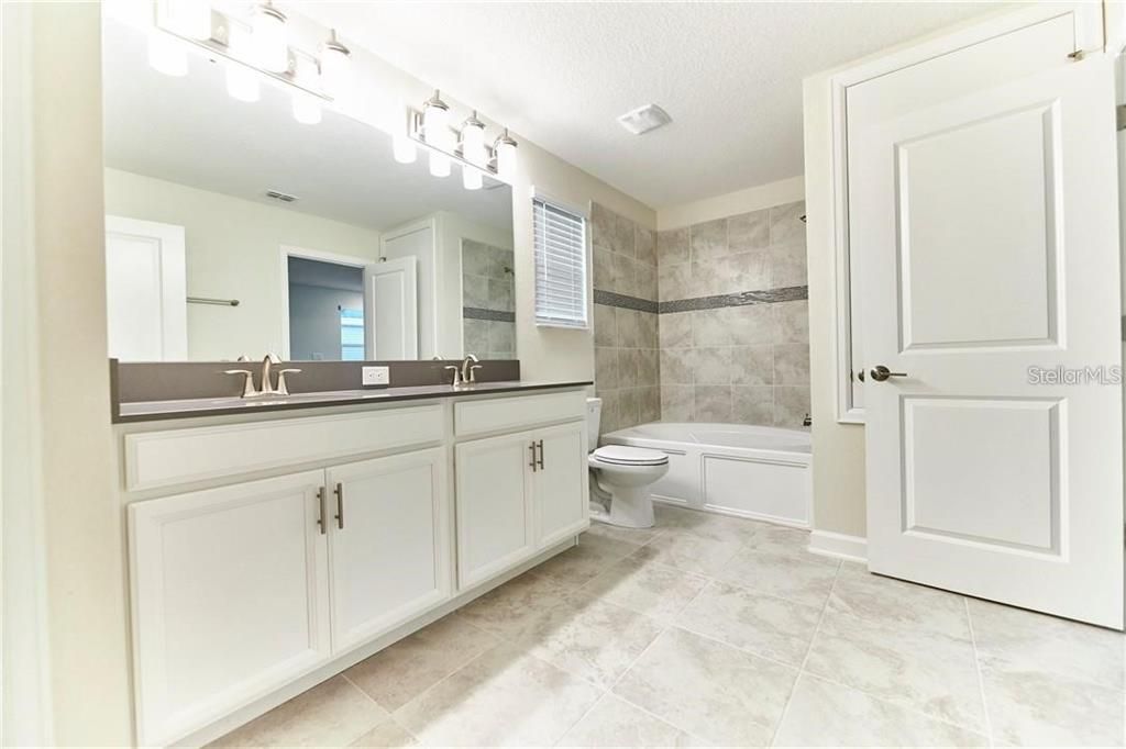 For Rent: $3,050 (4 beds, 3 baths, 2507 Square Feet)