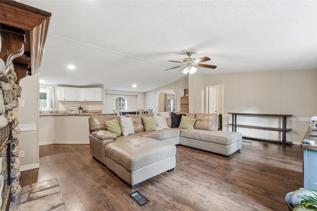 For Sale: $279,900 (4 beds, 2 baths, 2060 Square Feet)