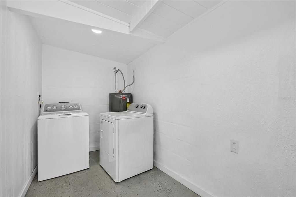 For Sale: $424,950 (3 beds, 2 baths, 1086 Square Feet)