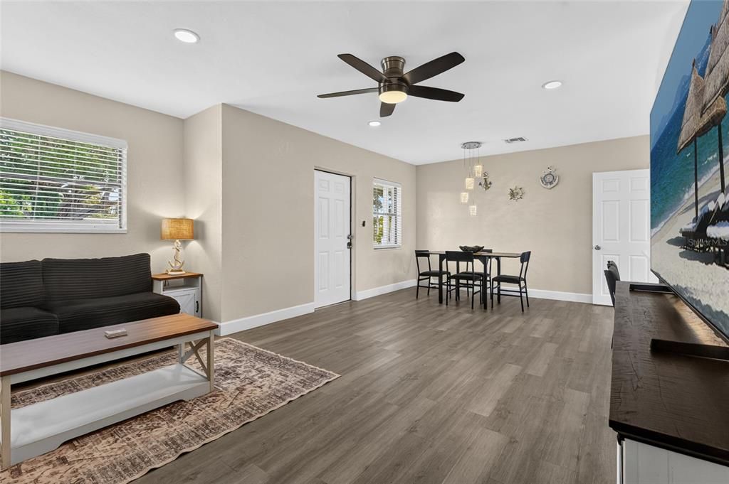 For Sale: $424,950 (3 beds, 2 baths, 1086 Square Feet)
