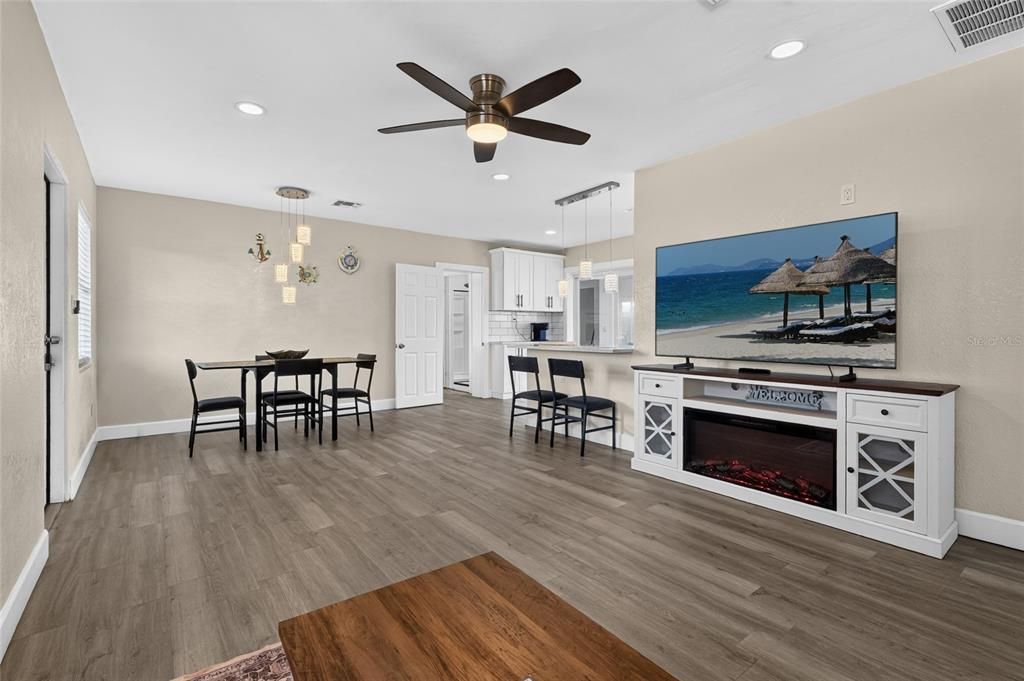 For Sale: $424,950 (3 beds, 2 baths, 1086 Square Feet)