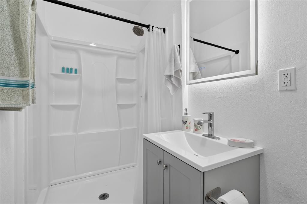 For Sale: $424,950 (3 beds, 2 baths, 1086 Square Feet)