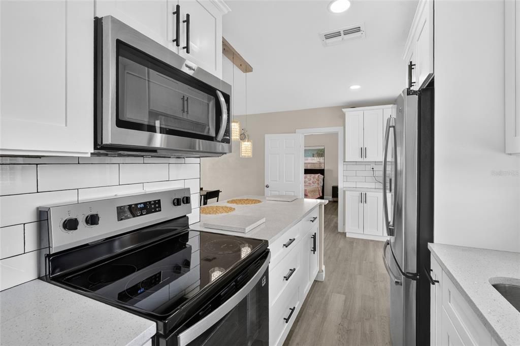 For Sale: $424,950 (3 beds, 2 baths, 1086 Square Feet)