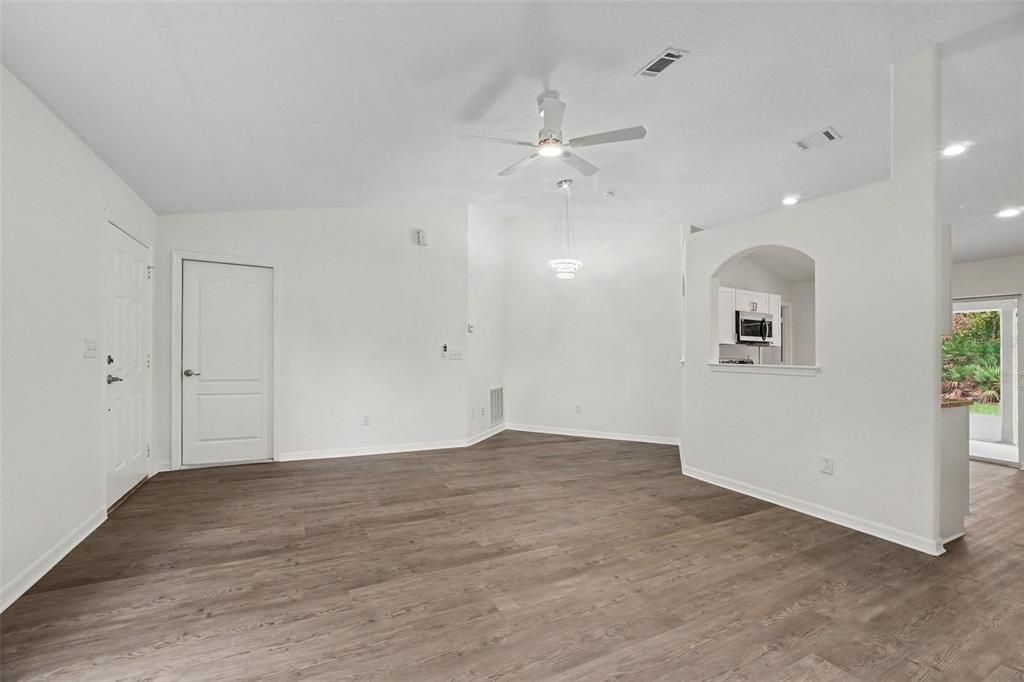 For Rent: $1,900 (3 beds, 2 baths, 1184 Square Feet)