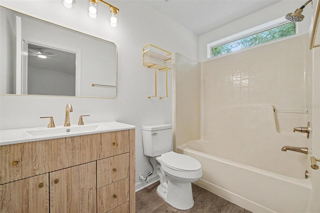 For Rent: $1,900 (3 beds, 2 baths, 1184 Square Feet)