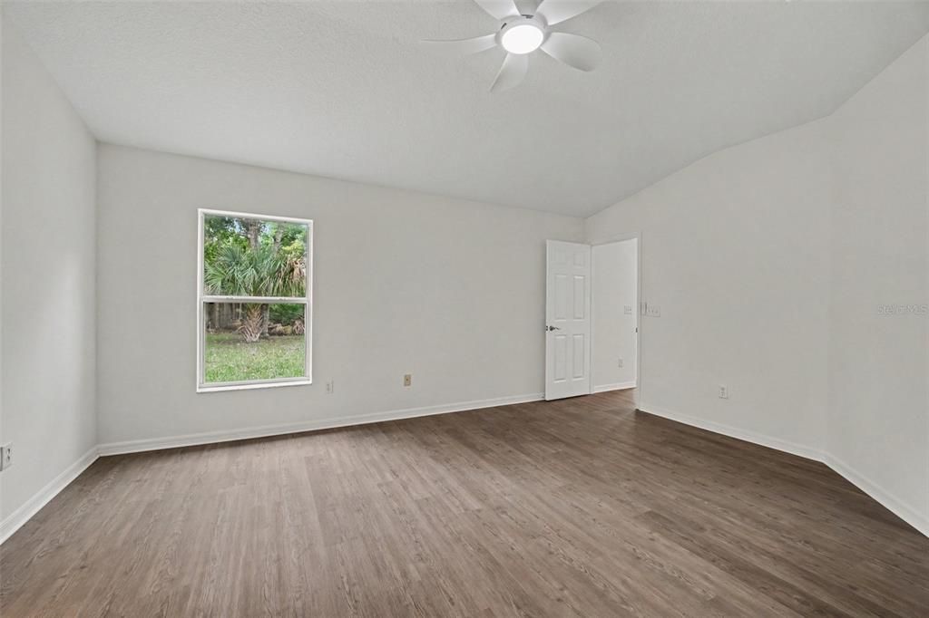 For Rent: $1,900 (3 beds, 2 baths, 1184 Square Feet)