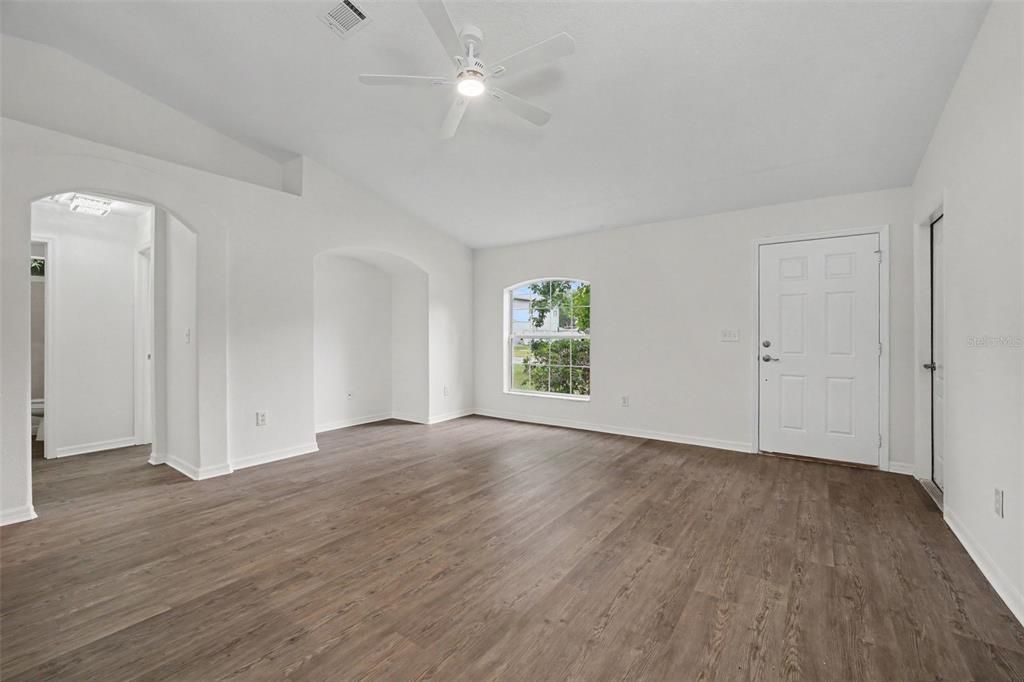 For Rent: $1,900 (3 beds, 2 baths, 1184 Square Feet)