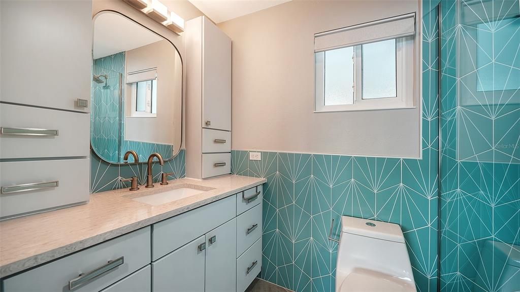 For Sale: $995,000 (2 beds, 2 baths, 1202 Square Feet)