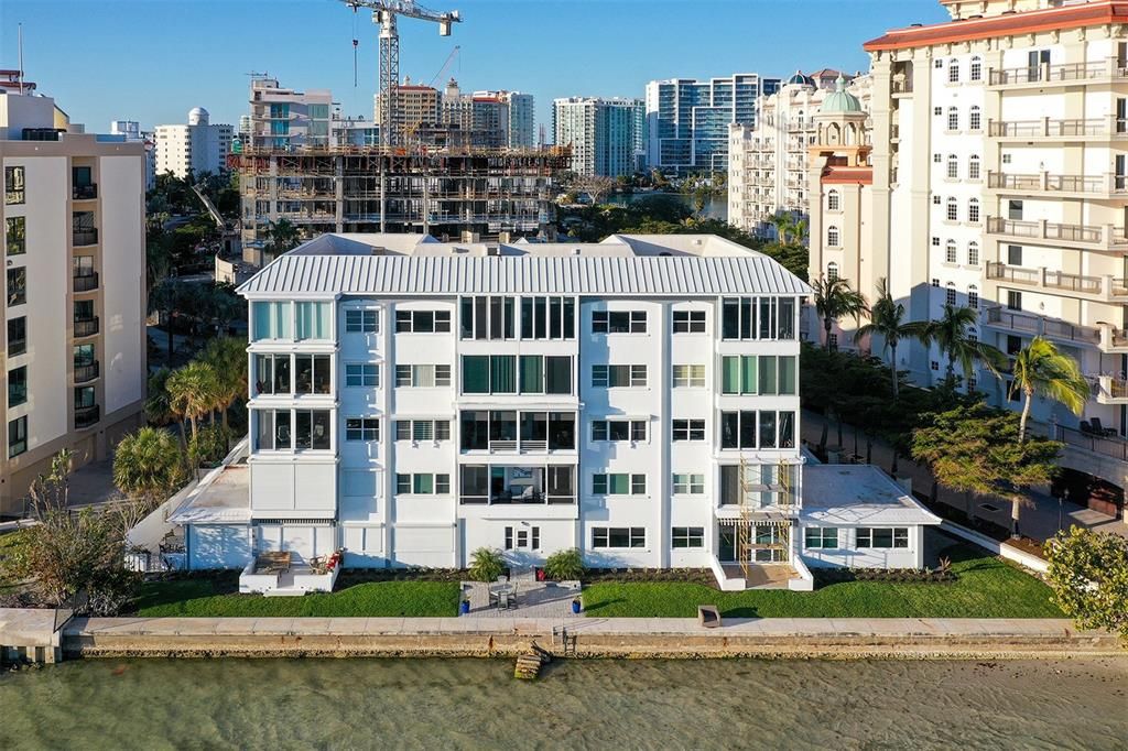 For Sale: $995,000 (2 beds, 2 baths, 1202 Square Feet)