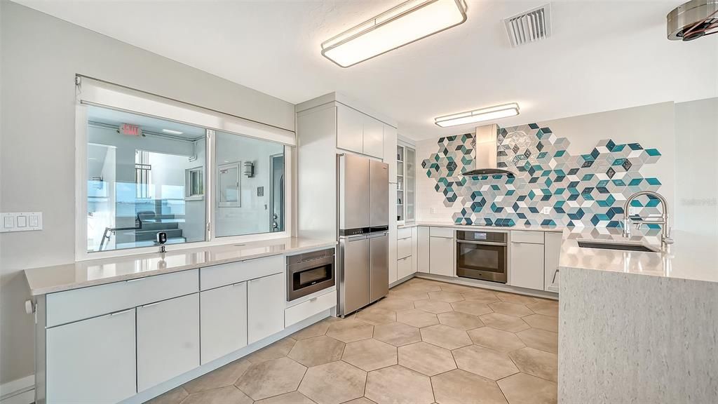 For Sale: $995,000 (2 beds, 2 baths, 1202 Square Feet)