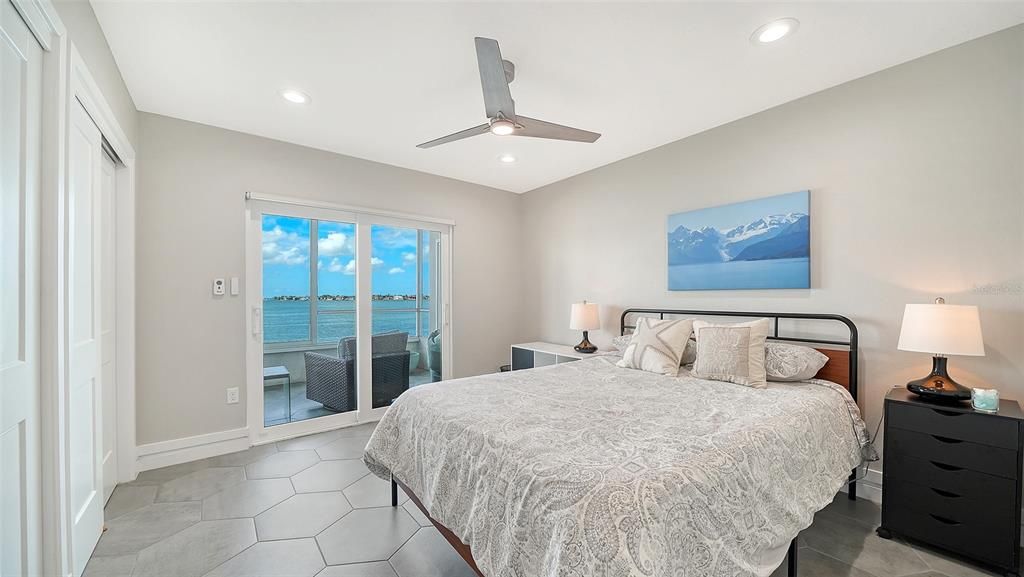 For Sale: $995,000 (2 beds, 2 baths, 1202 Square Feet)