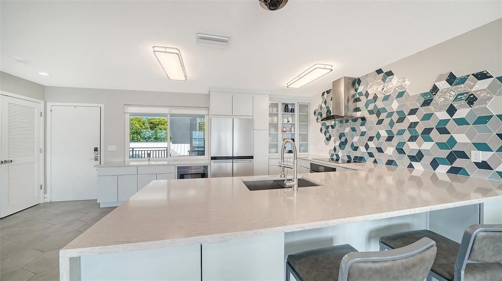 For Sale: $995,000 (2 beds, 2 baths, 1202 Square Feet)