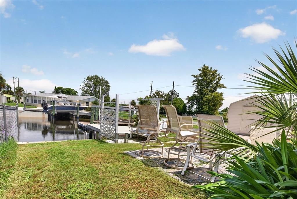 For Sale: $325,000 (2 beds, 2 baths, 1206 Square Feet)