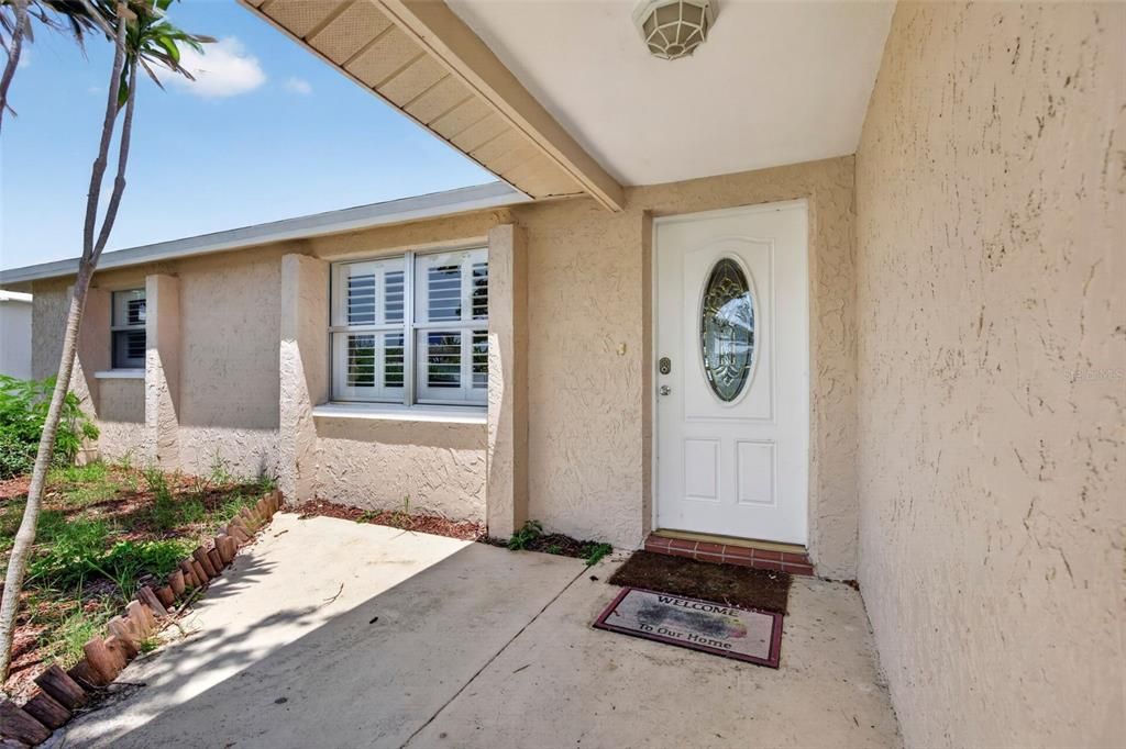 For Sale: $325,000 (2 beds, 2 baths, 1206 Square Feet)